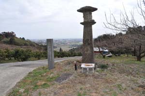 牛尾梅林一角の道路わきに六地蔵