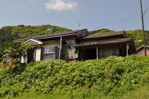 平野公民館の向って右側に観音堂