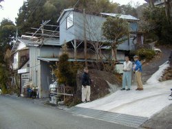 遠藤さんとご近所の方から疣石のお話を伺いました。