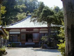 瑠璃山東光寺の本堂