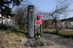 正面から眺めたいぼとり地蔵