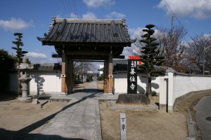 曹洞宗小坂山善住寺の山門