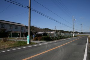 見取公会堂前広場の南の隅に地蔵堂