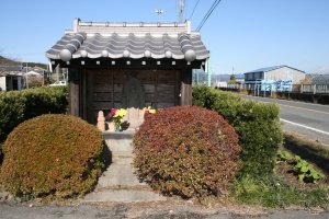 正面から見た柚の木地蔵堂
