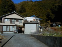 深沢さん宅の向かって右側から登る
