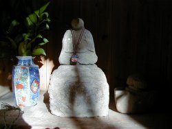 じっくり見ると五輪塔に見える