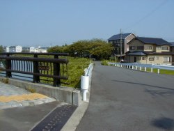 きゅういち橋西袂から40m歩くといぼ地蔵の祠