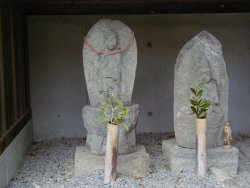 数珠を掛けているのがいぼ地蔵
