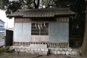 正面から見た水神社のお社