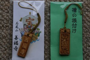 善福寺と仁王様の檜つくりの根付