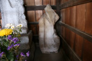 小さな石像が昔からあるえぼ地蔵