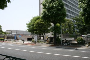 目黒区総合庁舎東門前のけこぼ坂庚申塔