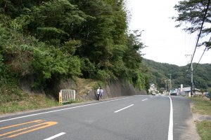 米山薬師から西へ約400mにいんぼ沢への上り口があります