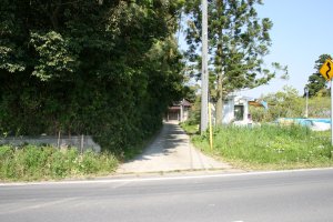 細い路の突き当りに観音堂があります