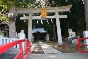 白山神社正面の鳥居