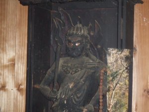硯水不動尊の立像