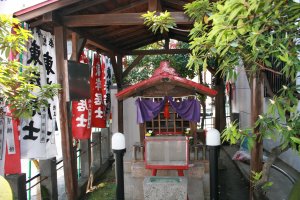 東岸居士の小さなお社