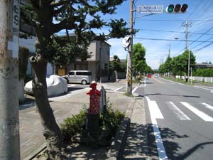 南側から眺めた恵母地蔵