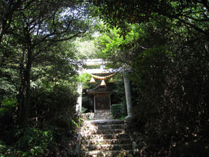 参道奥の伊寶石神社の二の鳥居