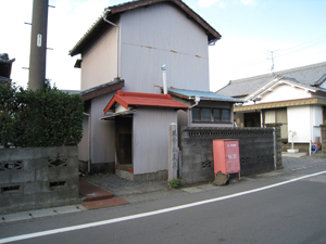 東方から見た延命地蔵尊堂