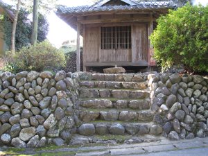 尾高山集落の中ほどにある観音堂