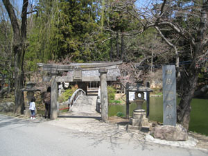 穂見神社正面の鳥居