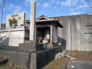 前方から眺めた地蔵堂