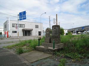 向かって左側から見た疣取り地蔵