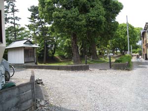 南東方向から見た大井川地蔵堂