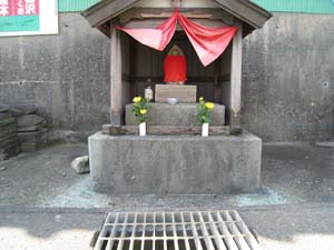 花が供えられ手厚く管理されていました