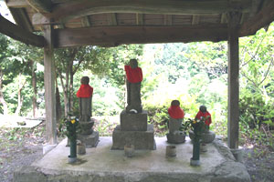 正面から見た疣取り地蔵