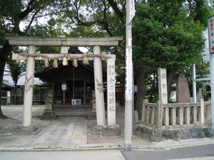金刀比羅社碑は大きく西宮神社碑は小さい