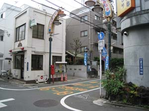 豊町交番の南側に大原不動尊