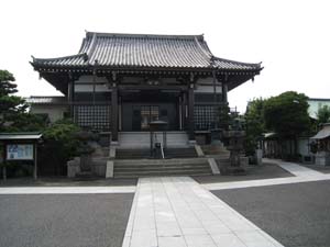 大楽寺の御本堂、本堂に向って右にいぼ地蔵
