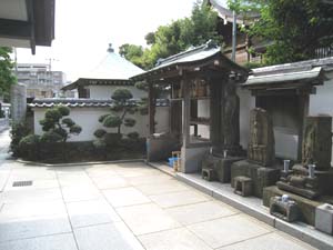 大楽寺墓地入口にいぼ地蔵
