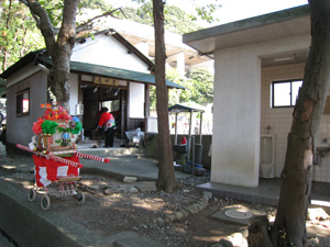 庚申堂の手前にいぼとり地蔵