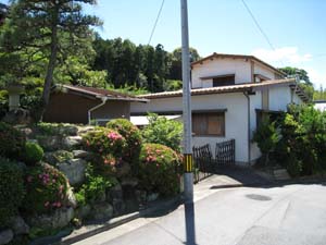 向って東方から見た無相庵の地蔵堂