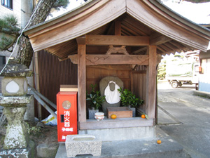 正面から眺めたいぼとり地蔵の地蔵堂