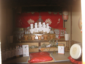 瘡守神社社殿の内部