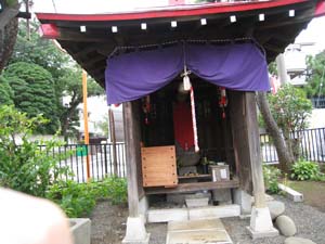 正面から眺めたいぼとり地蔵堂