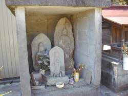 山門右手の地蔵さん