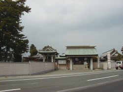 普伝院禅寺の山門