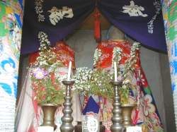 和服姿の2体のいぼ地蔵尊