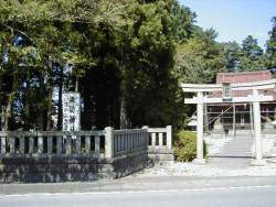 県道沼津小山線に面した鳥居・いぼかみさまの表示