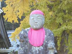 やさしい顔の大地蔵さん