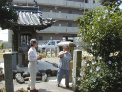 隣町からお参りに来たご婦人がいぼとりの方法を説明してくれました。