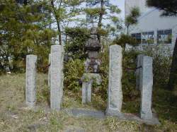 業平供養塔