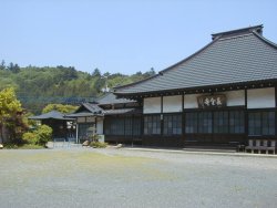 左が地蔵堂、右が長全禅寺本堂