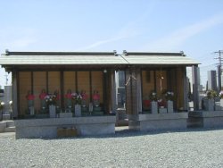 左が六地蔵、右が疣地蔵