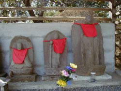 右の3体